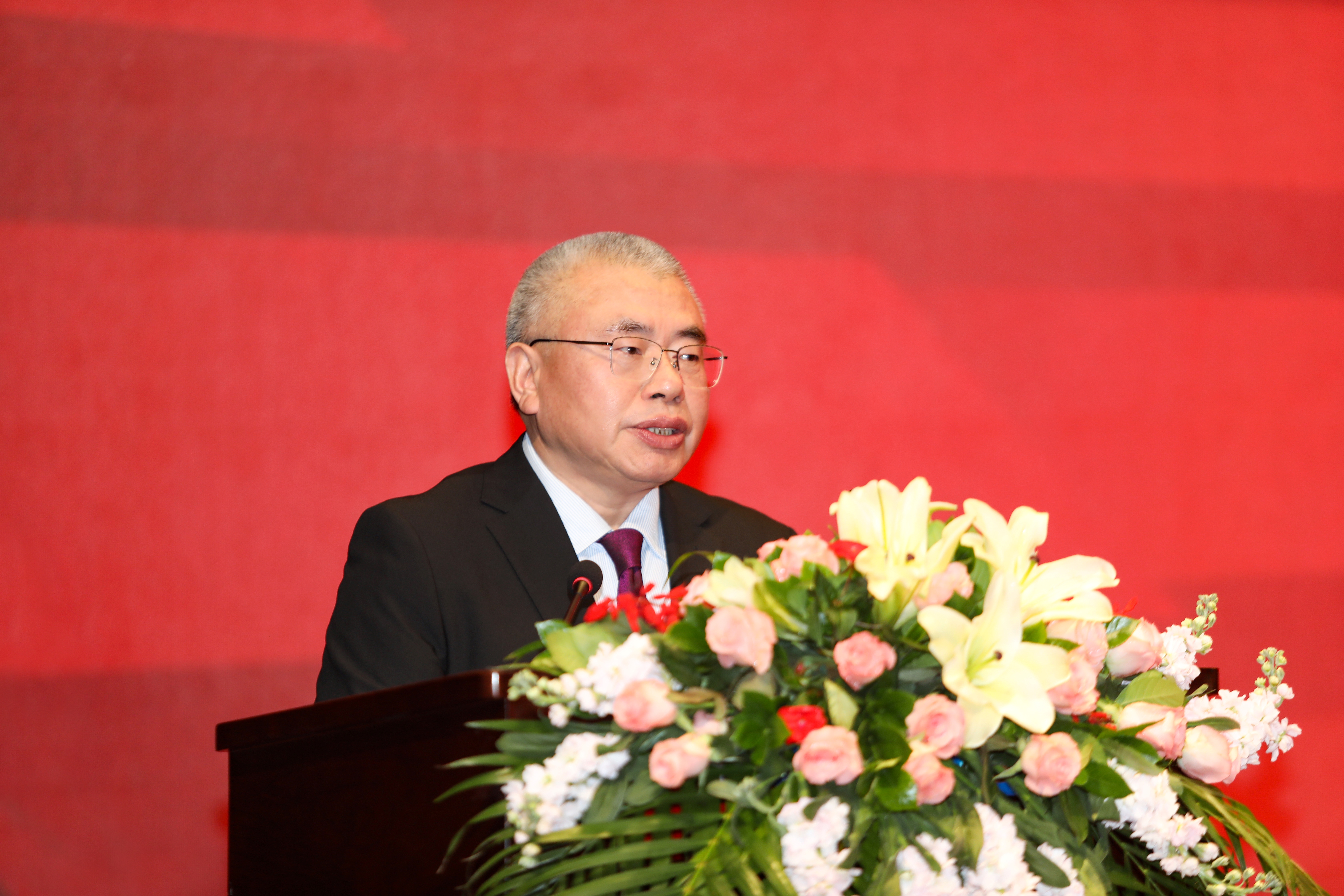 1.集團(tuán)公司黨委書記、董事長(zhǎng)、總經(jīng)理?xiàng)畎矅?guó)作大會(huì)致辭.JPG